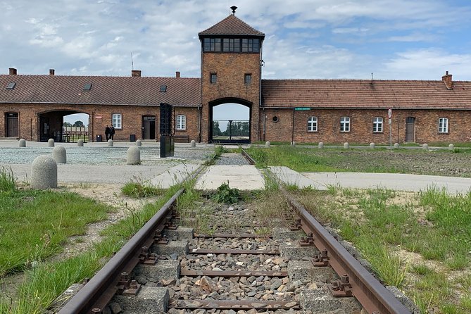 1 Day Trip Auschwitz-Birkenau Memorial and Museum Guided Tour from Krakow - Headsets, group size, and the guide you hear