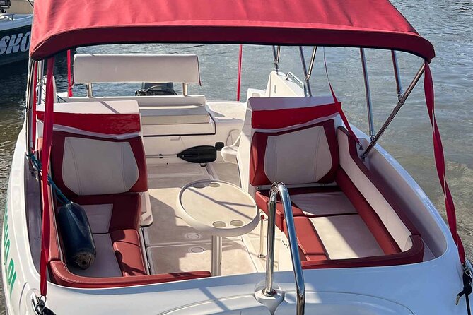2h Rental of Motorboat for 10 in Warsaw no License Needed - The safety briefing before you take the wheel