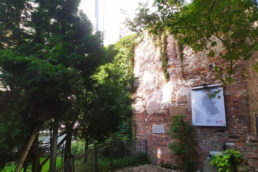A unique walking tour of Jewish Warsaw -- past and present - Miła 18 and the choice to resist