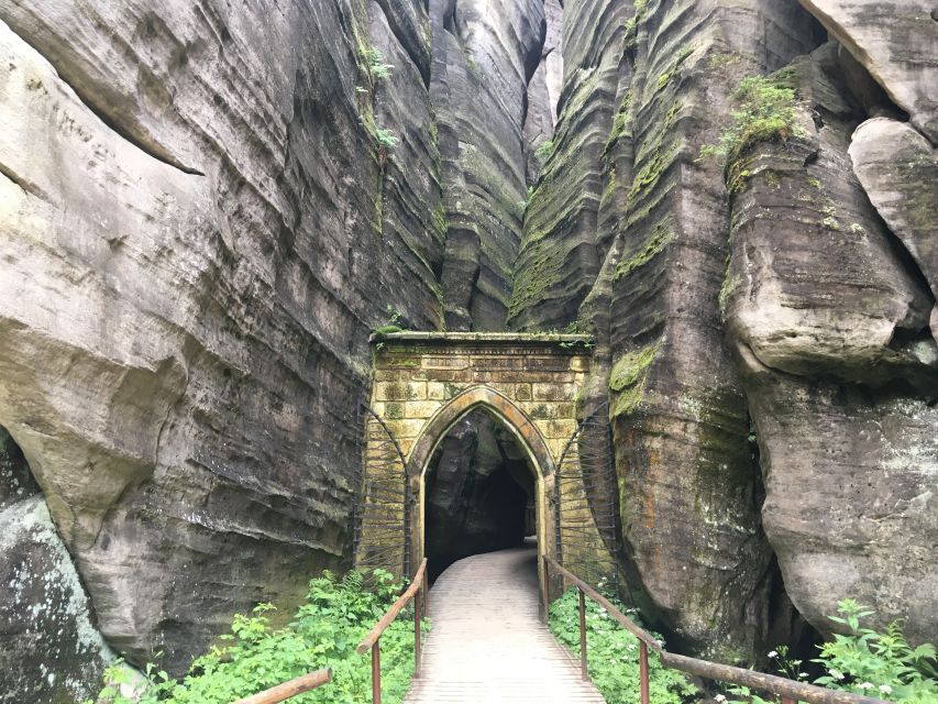 Adršpach: The Chronicles of Narnia Tour with Guide - Entering Adršpach Rock City