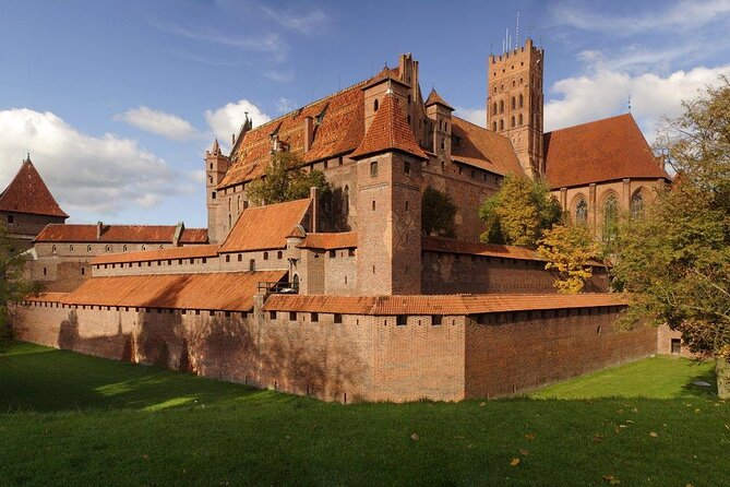 Aiport Gdansk Transfer to Malbork Castle or Stutthof - The price works best for a full group
