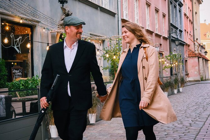 Amazing photo walk through the Old town of Warsaw - Posing help for people who feel camera-shy