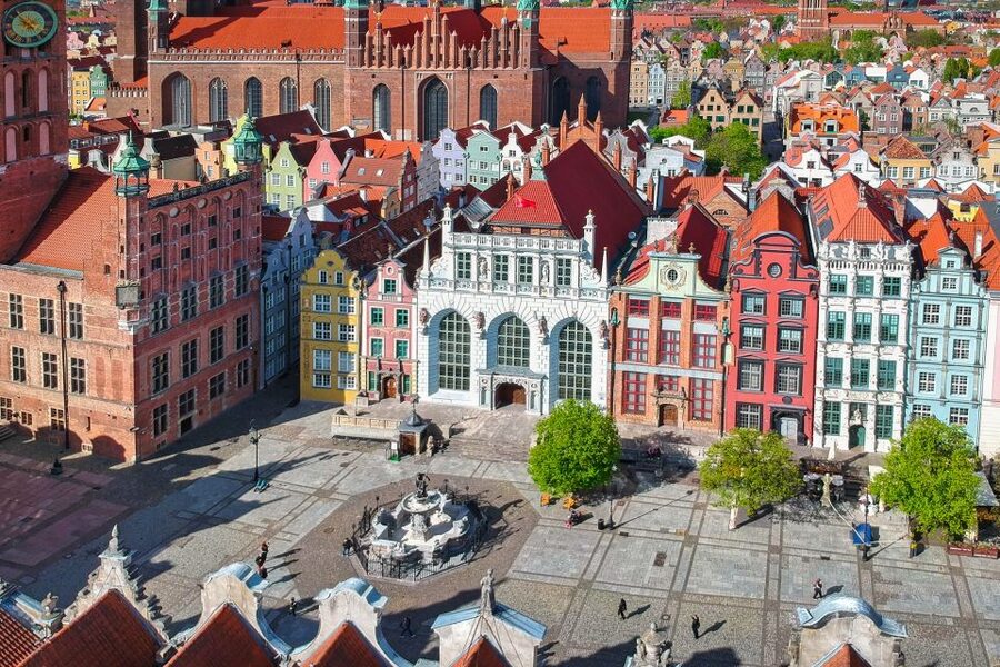 Artus Court and Gdansk Old Town Private Tour with Tickets - Languages, timing, and practical planning