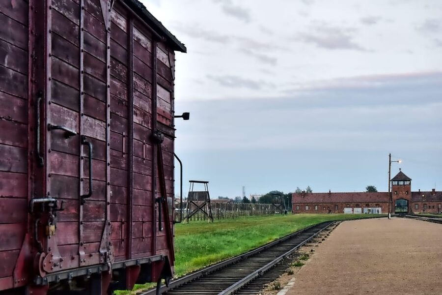 Auschwitz-Birkenau: Guided Tour and Skip-The-Line Ticket - Auschwitz I, the first 80 to 110 minutes