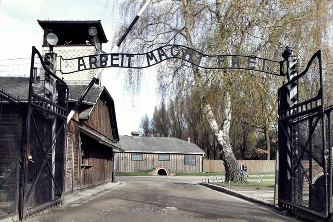 Auschwitz-Birkenau Guided Tour by Private Transport from Krakow - The one-hour road journey from Krakow