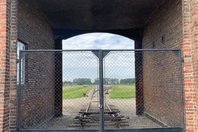 Auschwitz-Birkenau guided tour from Krakow - private car - Auschwitz I and the meaning of the entrance