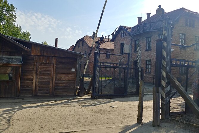 Auschwitz Birkenau Guided Tour with Hotel Pickup from Cracow - The drive from Kraków to Oświęcim