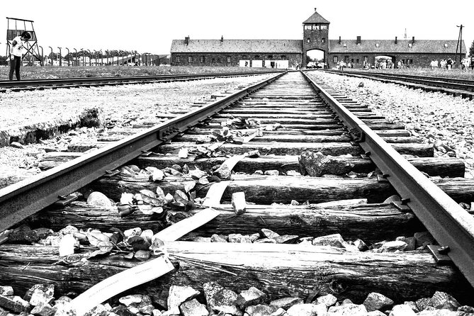 Auschwitz-Birkenau Memorial and Museum Guided Tour from Krakow - Leaving Krakow for Oświęcim