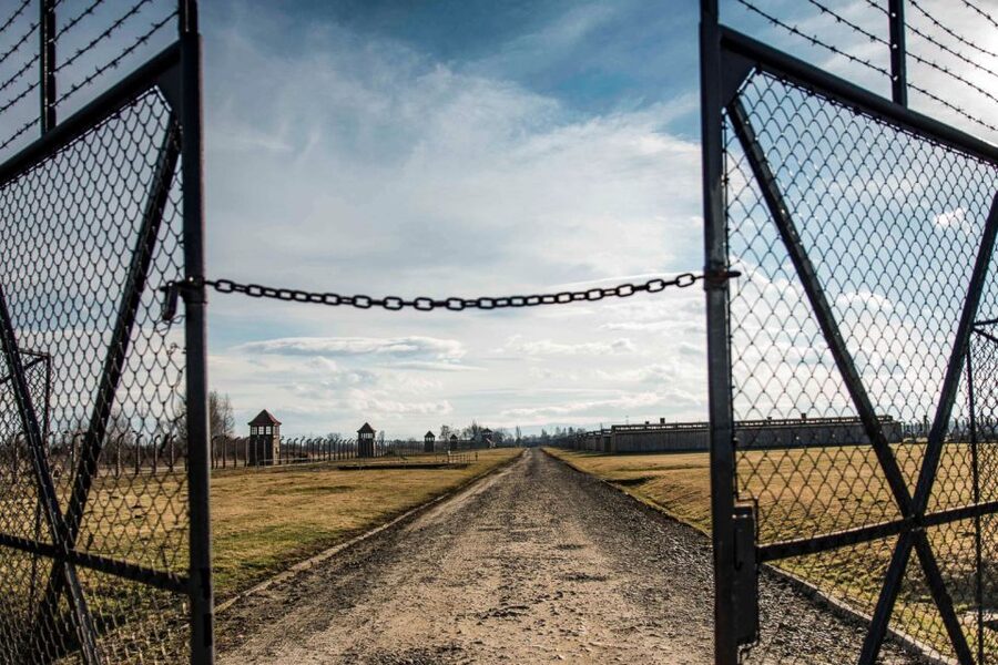 Auschwitz-Birkenau: Museum Entry Ticket with Guided Tour - Meeting your guide at the visitor center