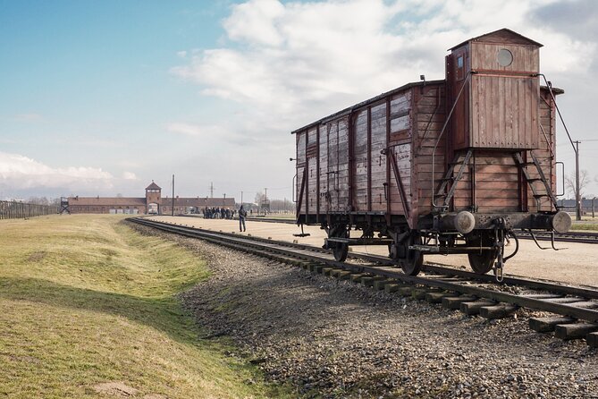 Auschwitz - Birkenau Private, 6-hr Study Tour - Entering Auschwitz I through Arbeit Macht Frei