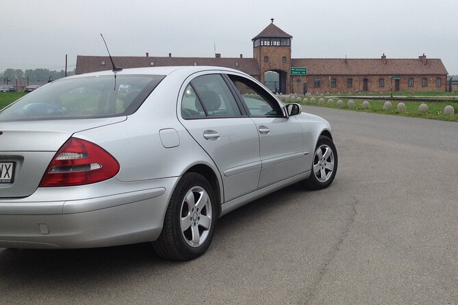 Auschwitz-Birkenau Private Tour from Krakow - What the private chauffeur adds to the day