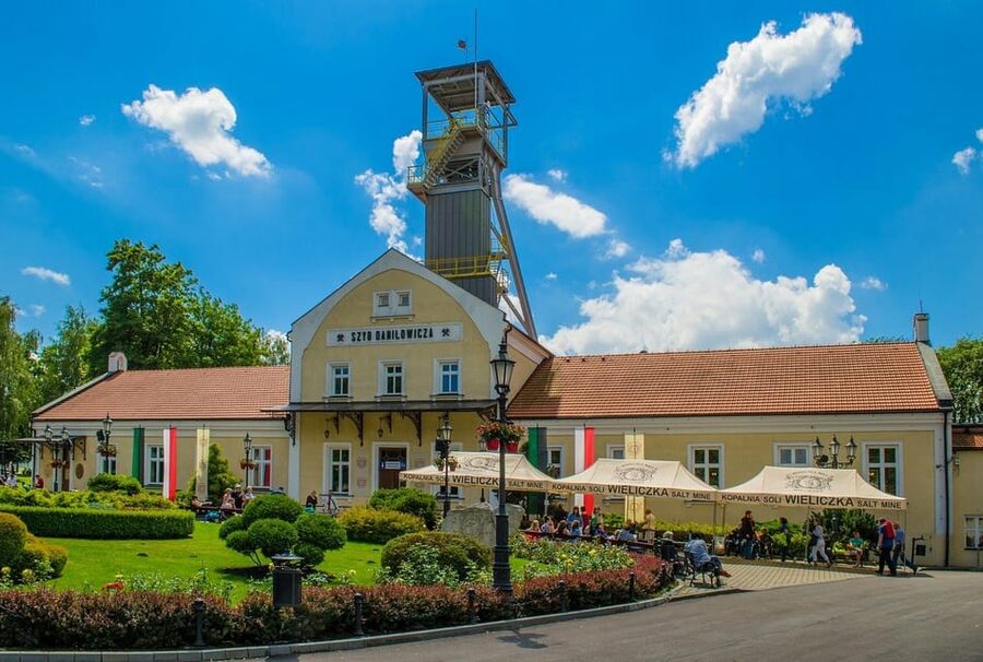 Auschwitz-Birkenau & Salt Mine Tour in One Day from Krakow - A long day that depends on good organization