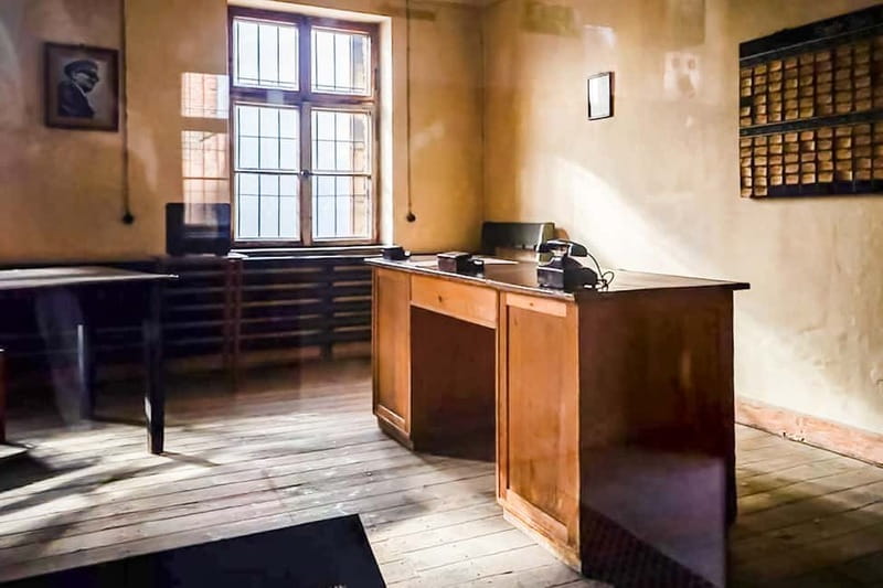Auschwitz-Birkenau Skip-the-Line Guided Tour - The 10-minute ride to Birkenau