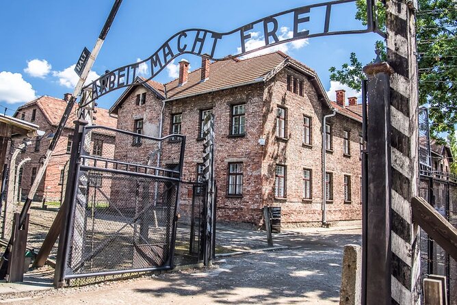 Auschwitz-Birkenau Tour Guide and Jewish museum and synagogue - Entering Auschwitz I and seeing the original camp buildings