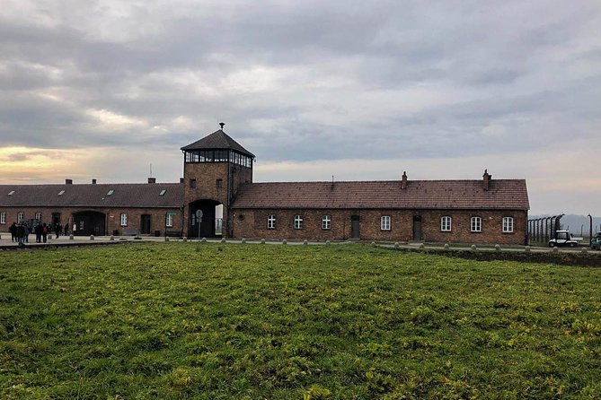 Auschwitz Birkenau Tour with Private Transport from Kraków - The 1-hour-20-minute drive from Kraków