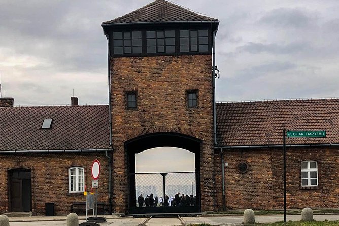 Auschwitz Birkenau Tour with Private Transport from Kraków - The short pause between the two sites