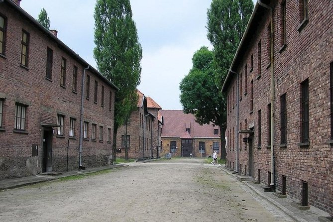 Auschwitz Guided Tour - The 2.5-kilometer transfer to Birkenau