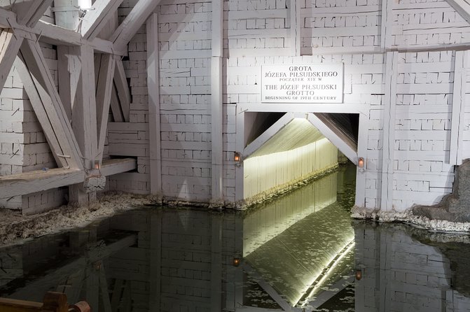 Auschwitz & Wieliczka ONE DAY Guided Tour +Private Transportation - Auschwitz I, two hours of difficult history
