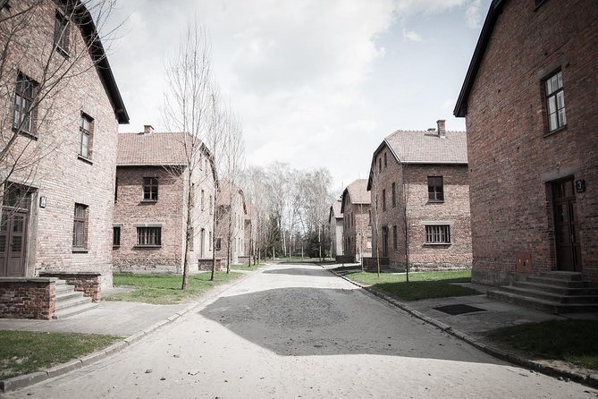 Combined: Auschwitz Birkenau and Salt Mine private chauffeur from Krakow - Why combine Auschwitz and Wieliczka in one day?