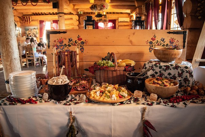 Cottage Style Evening with Folk Show and Traditional Feast from Krakow - Who will enjoy this Krakow evening most