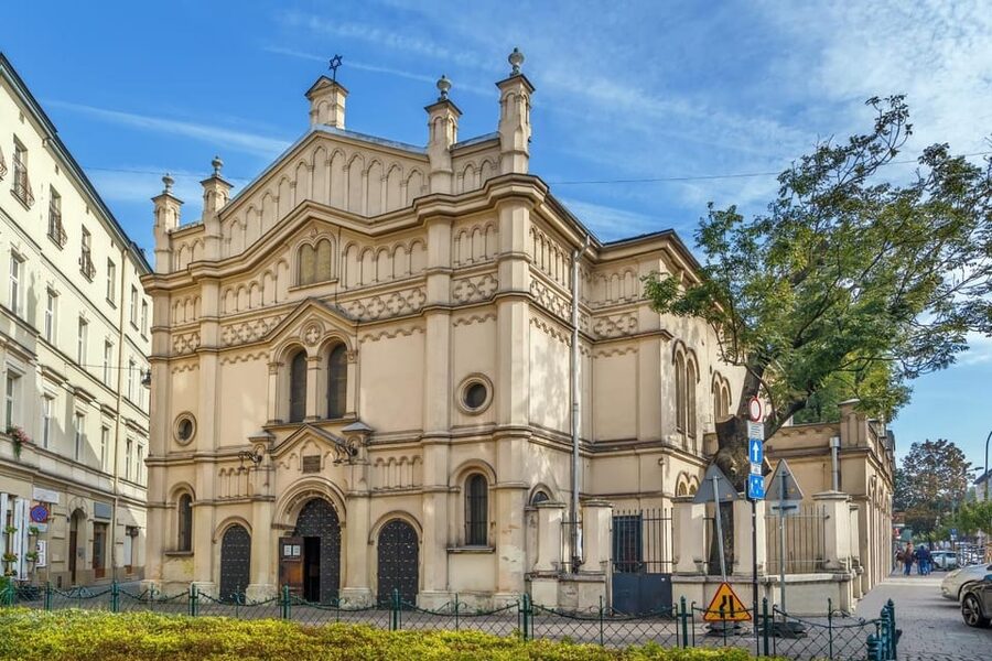 Cracow: Kazimierz Jewish Quarter Walking Tour - Synagogues, symbols, and the shape of Jewish life