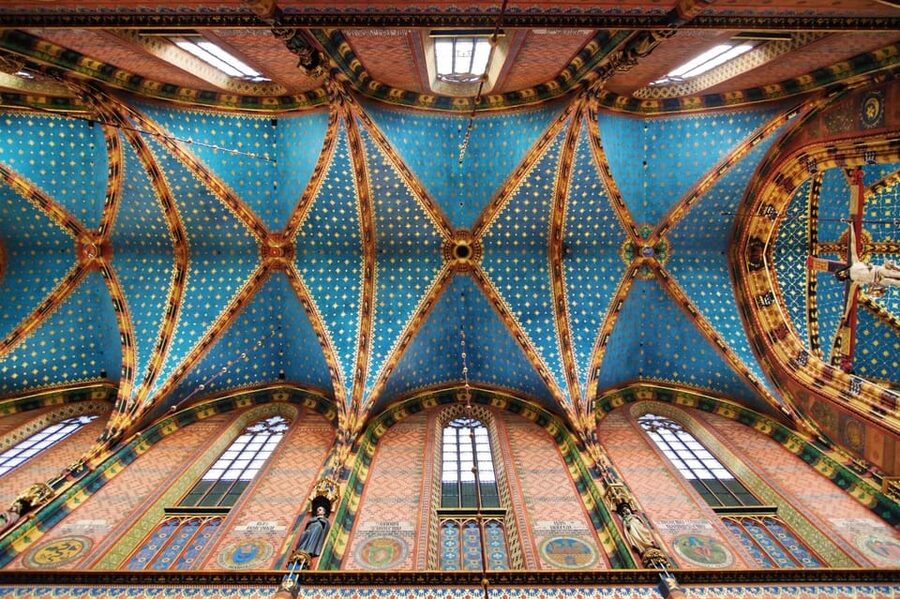 Cracow's Old Town sightseeing & St. Mary's Basilica Visit - Who should book this Krakow walk?