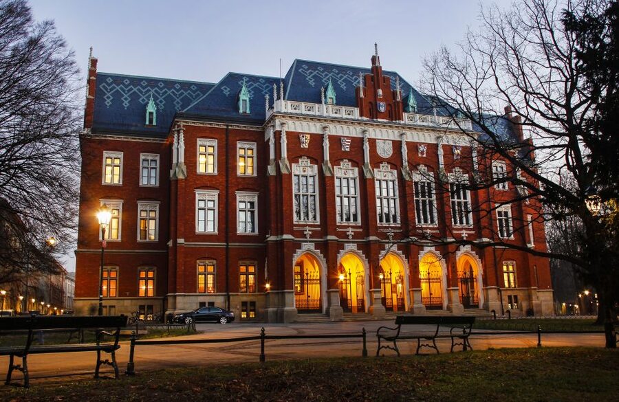 Creepy Krakow: 2-Hour City Walking Tour - Why Krakow’s Old Town works so well at night