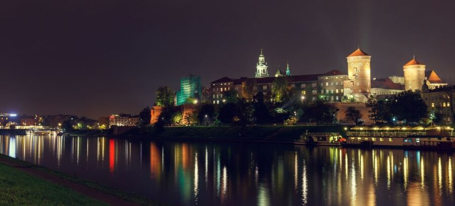 Creepy Krakow: 2-Hour City Walking Tour - Toward the Vistula River and Krakow’s dragon