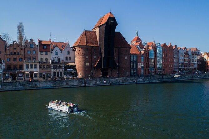 Cruises on the Motlawa River by a luxury catamaran - Gdańsk from the water side - What this short river cruise is really good at