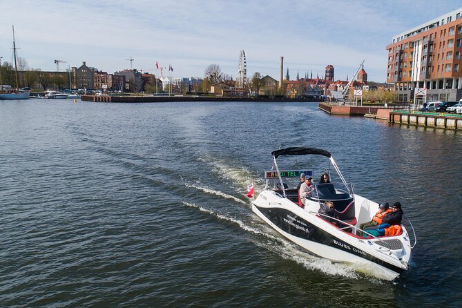Cruises on the Motlawa River - Passing the old city water gates