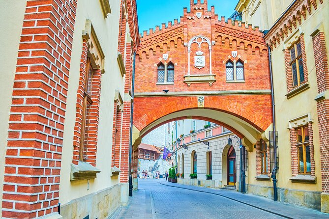 Czartoryski Palace Museum Tickets and Krakow Old Town Tour - Stories Beyond the Main Sights