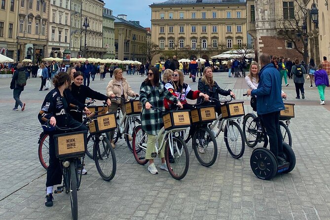 Discover the Jewish Quarter with a Bike Tour - Tempel Synagogue and the Jewish community before the war