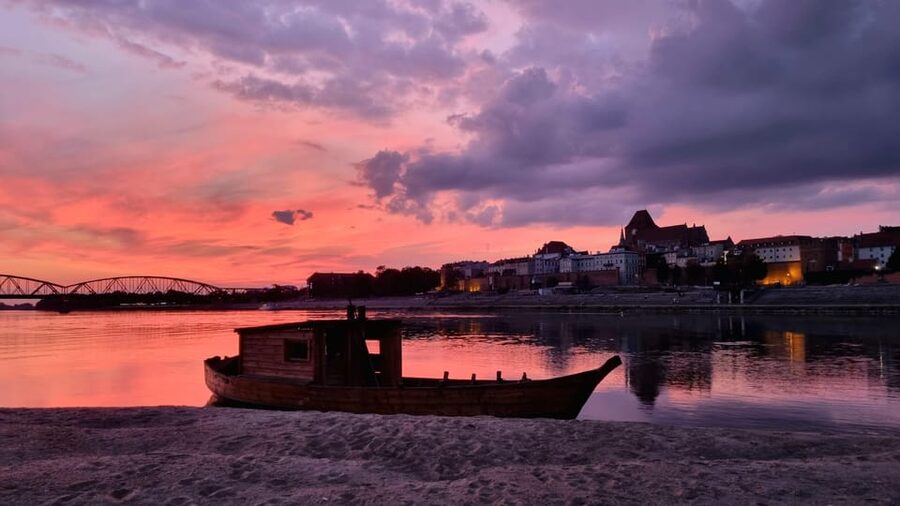 Evening Cruises in Toruń - The Polish-speaking guide and what that means