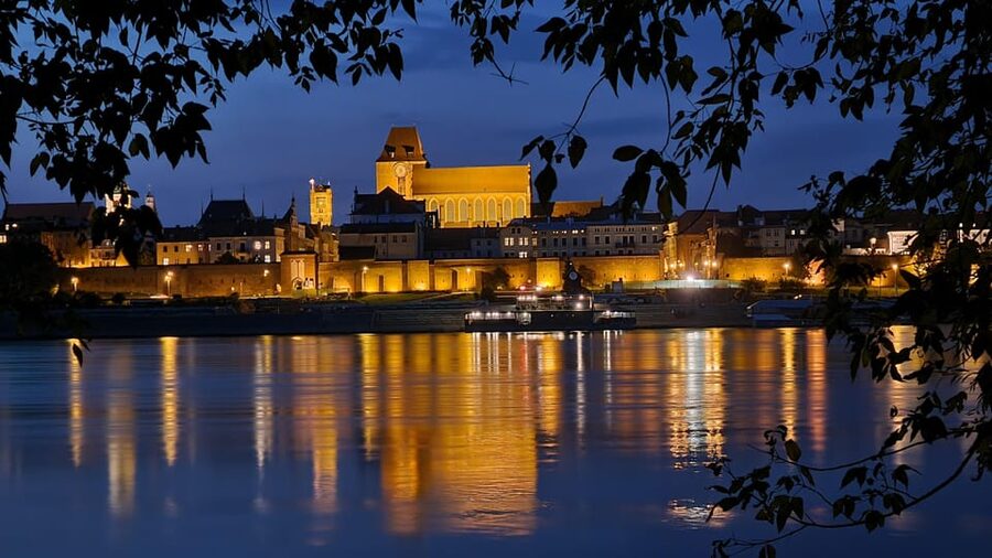 Evening Cruises in Toruń - How this compares with walking the Old Town