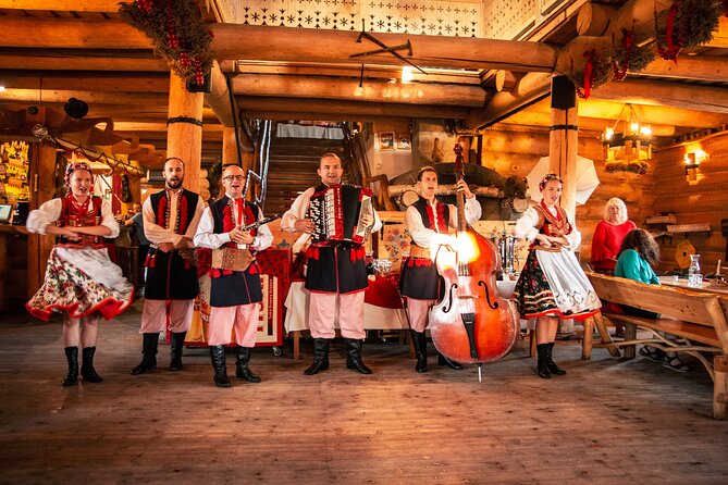 Evening Folk Show, singing, dancing and delicious food - Key points to know before booking
