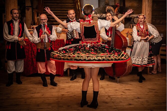 Evening Folk Show, singing, dancing and delicious food - Leaving Krakow for a Polish country evening