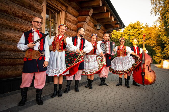 Evening Folk Show, singing, dancing and delicious food - What the 90-minute schedule means for you