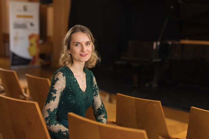 Everyday Chopin Concert at 7 PM with candlelight by the Castle - Seating, room size, and comfort