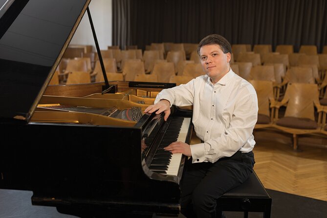 Everyday Chopin Concert at 7 PM with candlelight by the Castle - Is the $29.02 price fair?