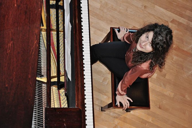 Everyday concerts of Chopin's music at the Old Town in Warsaw - Kanonia Street and the setting behind St. John’s Cathedral