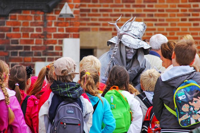 Family Tour of Krakow Old Town with Sweets Factory & Cruise - Ciuciu Cukier Artist and the appeal of warm candy