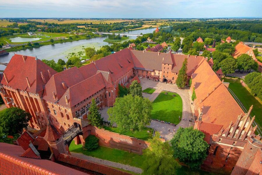 From Gdansk: Malbork Castle Half-Day Private Tour - The amber exhibition in the castle cellars