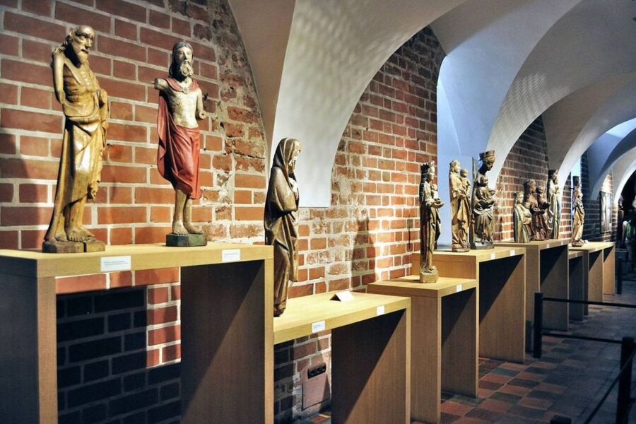 From Gdansk: Malbork Castle Trip with Ticket and Audio Guide - Entering the castle with an audio guide
