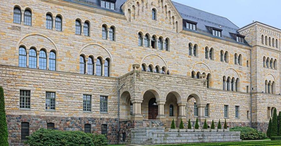 From Golden Age to Fall and Rebirth of Poland - The Royal Castle and a change in power