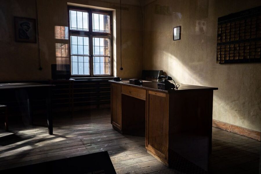 From Krakow: Auschwitz-Birkenau Full-Day Guided Tour - Leaving Krakow in an Air-Conditioned Minivan