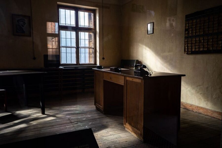 From Krakow: Auschwitz-Birkenau Full-Day Tour - The short break and what to bring