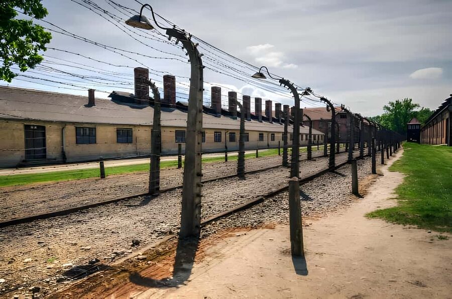 From Krakow: Auschwitz & Birkenau Guided Tour with Pick up - Auschwitz I and the Arbeit Macht Frei gate