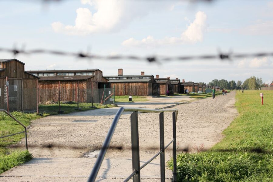 From Kraków: Auschwitz-Birkenau Memorial Guided Tour - Entering the Auschwitz-Birkenau Memorial