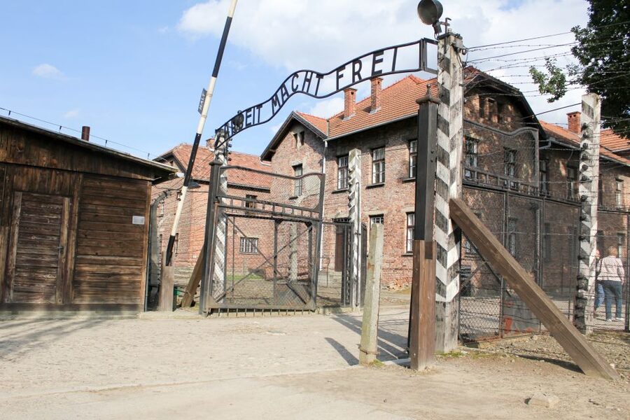 From Kraków: Auschwitz-Birkenau Memorial Guided Tour - Leaving Krakow for the 1.5-hour drive