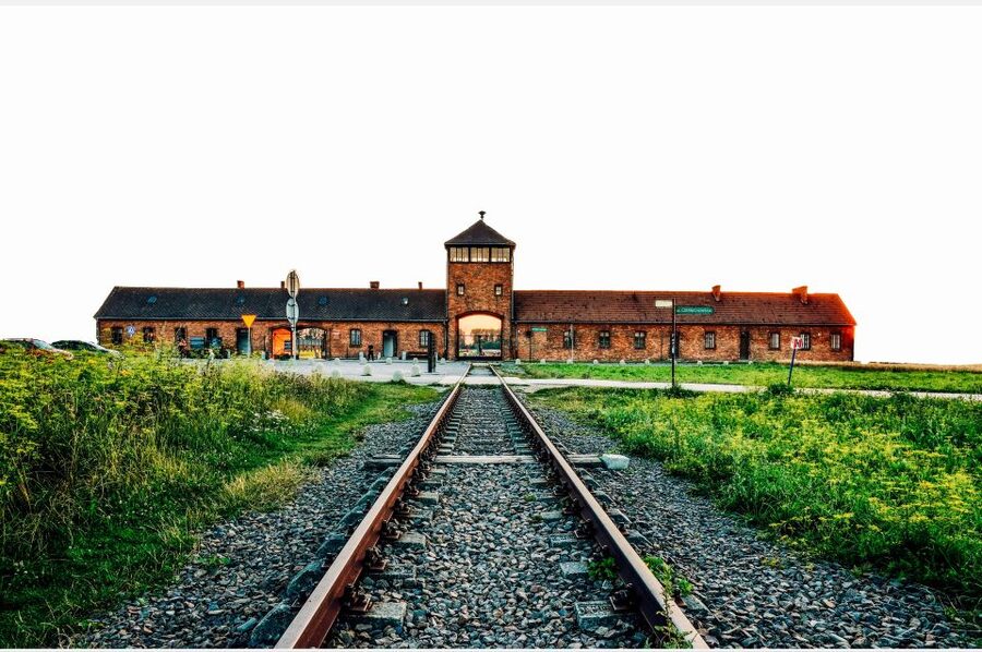 From Krakow: Auschwitz-Birkenau & Schindler's Factory Tour - The short break in Podgórze